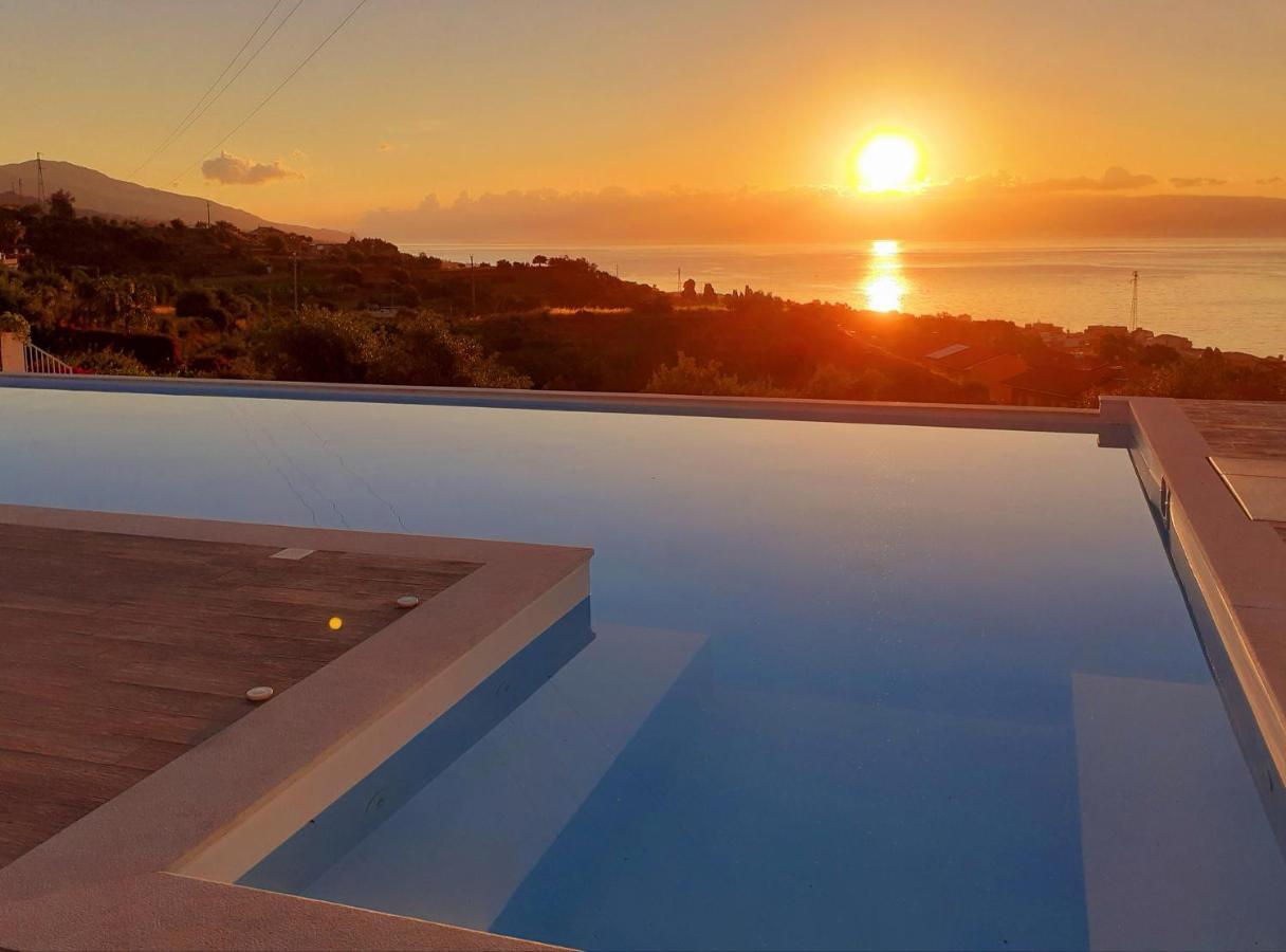 سانتا تيريزا دي ريفا Villa Infinity ∞ المظهر الخارجي الصورة
